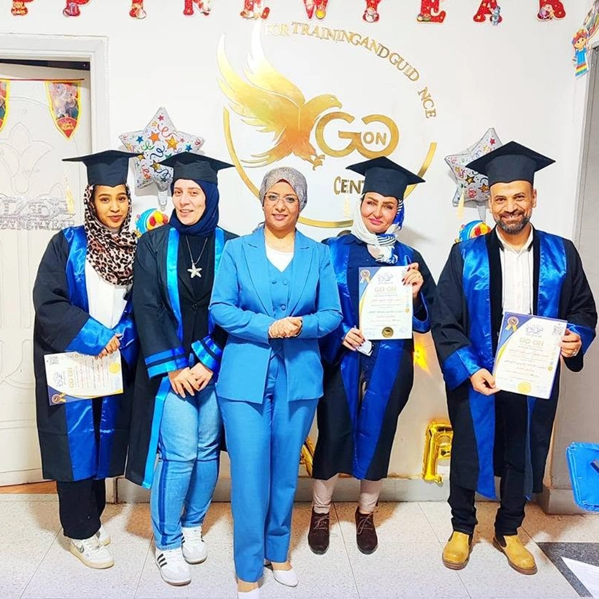 البرامج والدورات التدريبية